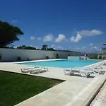 Проживание в семье Privada Confortavel Com Piscina Em